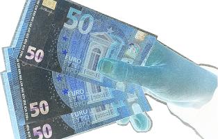 Geldübergabe Hand übergibt Geld